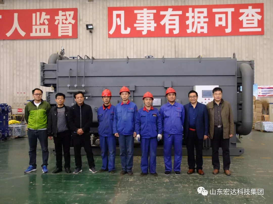 开云官方入口张总与新产品研制小组合影