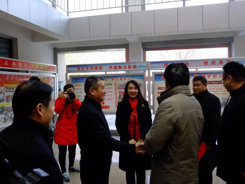 济南市总工会常务副主席傅金峰到开云官方入口集团走访慰问