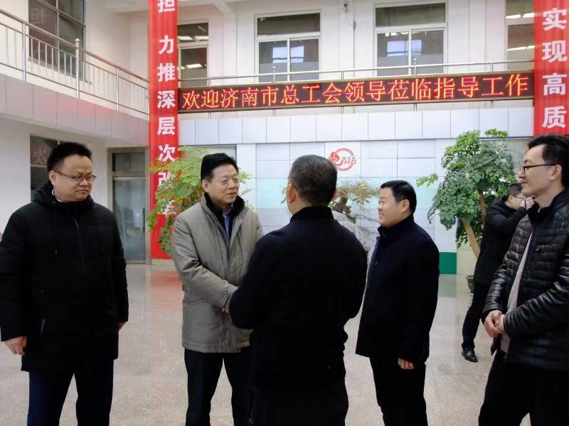 区工会副主席李爱国，开云官方入口集团袁洪彬、孟祥利共同参加活动。
