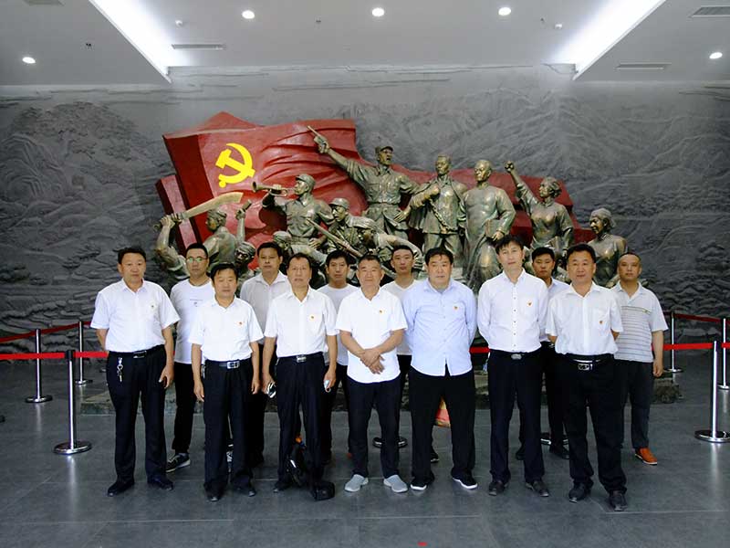 让党旗高高飘扬---开云官方入口集团党员参观大峰山红色教育基地活动