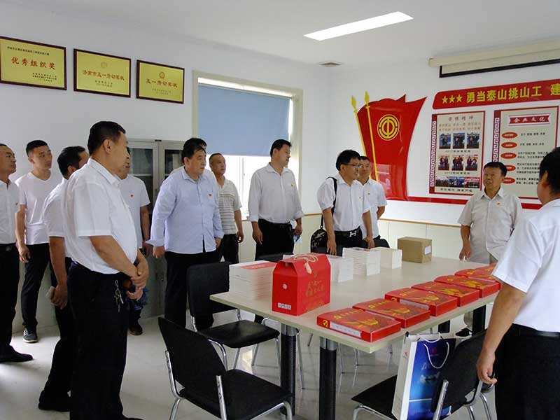 让党旗高高飘扬---开云官方入口集团党员参观大峰山红色教育基地活动