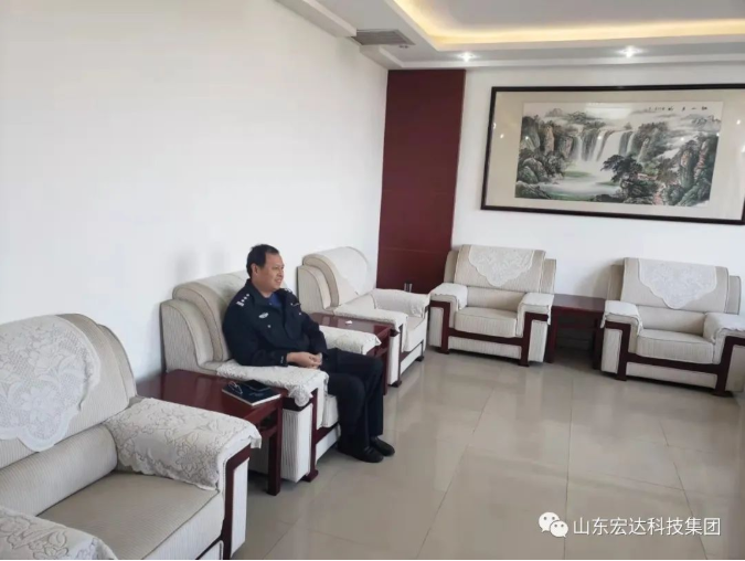 山东开云官方入口集团副总经理张广义到开发区派出所慰问