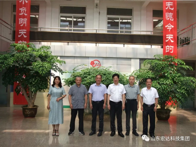 长清区人大常委会副主任王庆波一行到开云官方入口集团调研