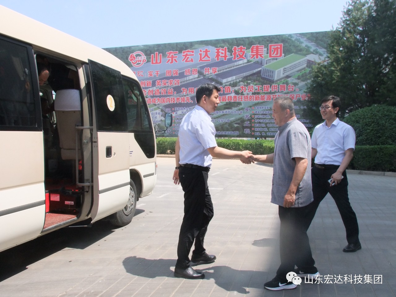 【集团简讯】长清区委副书记、区长王士强一行到开云官方入口集团调研